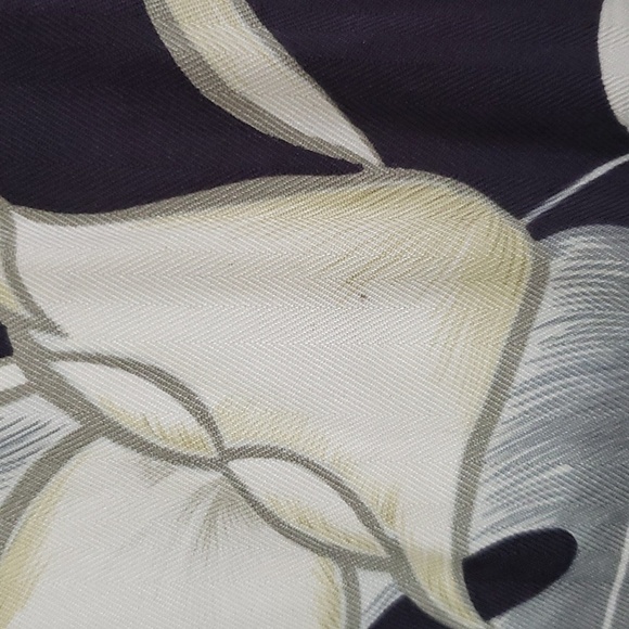 Tommy Bahama tropical floral print silk button up shirt, men's size large - Picture 9 of 9